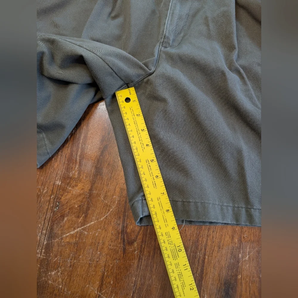 Dockers Men's Shorts Pleat Front Olive Green Size 38 100% Cotton Used